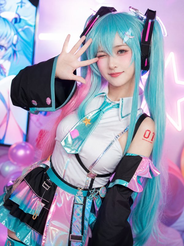 17c一起草动漫cosplay视频